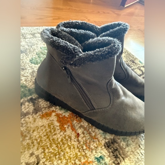 Cozy Gray Ankle Boots - Picture 3 of 6
